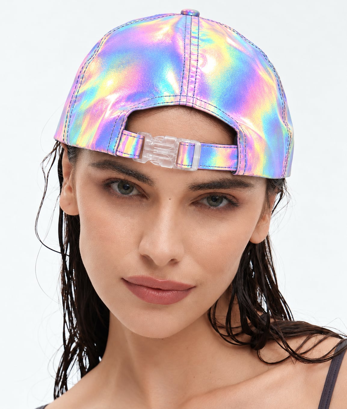 Close-up of the Clickinis iridescent cap from behind with the transparent click closure